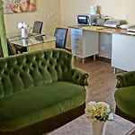 Hotel Center Studios 3*