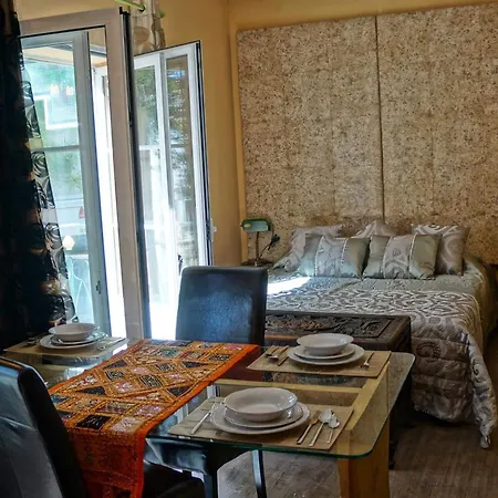 Hotel Center Studios 3*