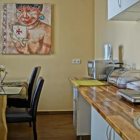 Center לאגוּ‏ש