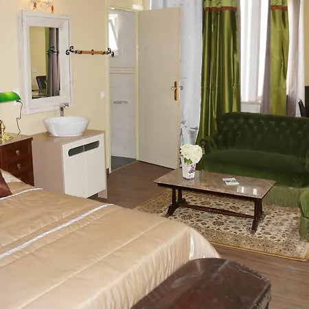 Center Hotel