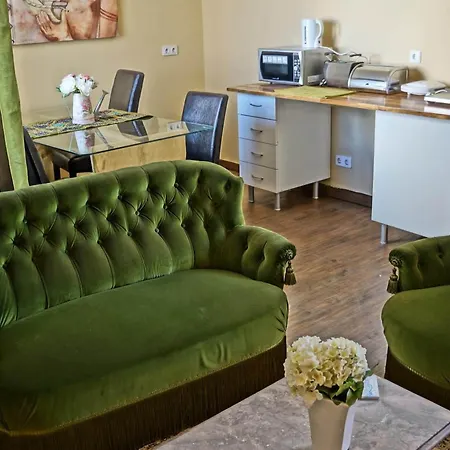 Отель Center Studios 3*